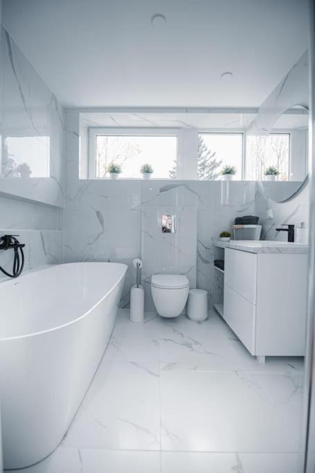 New Luxury 3Br Apartment In Old Town, Free Parking ハープサル エクステリア 写真